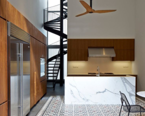 Теракотова плитка, вінтаж та оксамитове крісло: назвали основні модні тренди інтер'єру цієї осені