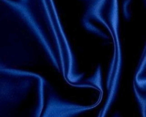 З подіумів у серця: кобальтовий синій знову завойовує модний олімп