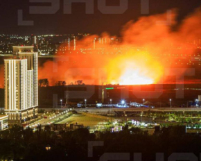 У Ростові-на-Дону вирує пожежа після атаки дронів