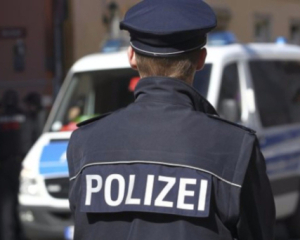 У Німеччині штовхнули під поїзд українську школярку