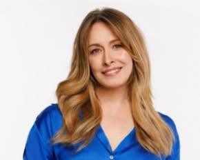 Елена Кравец провела детей в школу и поделилась трогательными фото