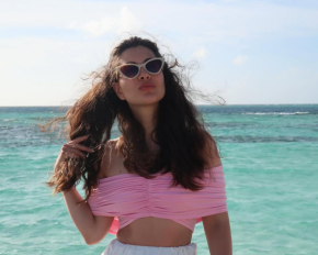 Бойфренд Раміни влаштував спокусливу фотосесію коханій на тлі моря