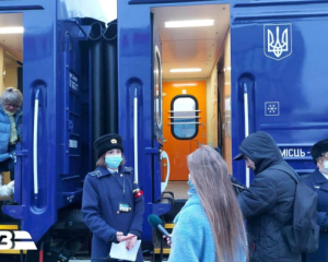 Укрзалізниця призначила на вересень додаткові потяги
