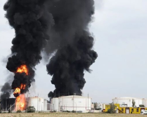 Чому важливо продовжувати дронові атаки на російські НПЗ: думки експертів