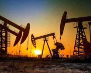 Россия может сократить добычу нефти из-за ударов украинских дронов - Reuters