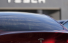 Новые жалобы на Tesla: родителям пришлось разбивать окна, чтобы спасти детей