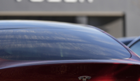 Нові скарги на Tesla: батькам довелося розбивати вікна, щоб врятувати дітей