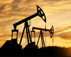 Рынок нефти колеблется: инвесторы ждут снижения ставки ФРС