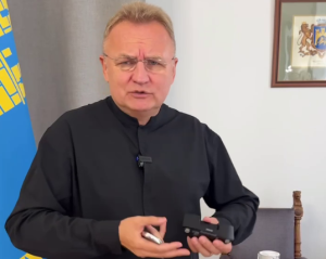 Садовый заявил, что в его кабинете обнаружили "жучка"