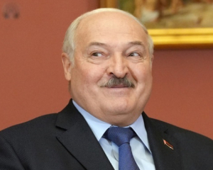 &quot;Має бути мужик, що нюхав пороху&quot;: Лукашенко шукає нового президента