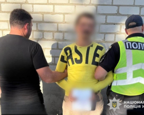 Затримано стрільця, що поранив поліцейських: вилучено саморобну зброю