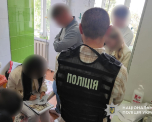 У Тернополі голову військово-лікарської комісії викрили на хабарі $1 тис.