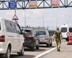 Молодь на виїзд: за три тижні до Польщі заїхали 40 тис. українців призовного віку