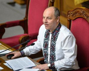 Зеленский присвоил звание Героя Украины Парубию и еще трем украинцам