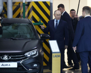 Гордість Путіна "АвтоВАЗ" - розбігається. Робітники масово звільняються, їм не підписують заяви