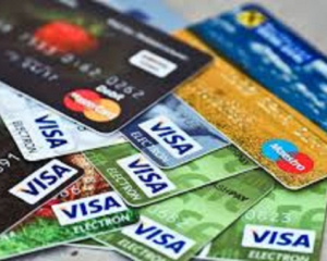 Карточные переводы будут под еще большим наблюдением: какие суммы проверят