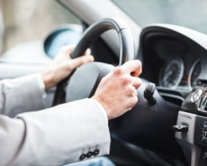 У Раді пропонують штрафувати за літню гуму взимку: до 8500 грн