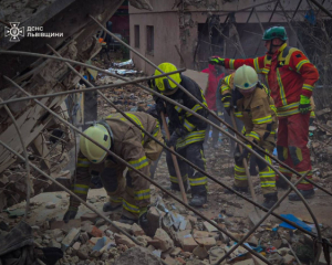 Обстріл Львівщини: під завалами можуть бути люди