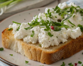 Що приготувати з сиру на сніданок: сім небанальних ідей на кожен день