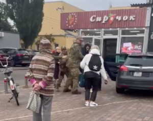 У київському ТЦК звинуватили цивільних у створенні умов для втечі чоловіка з буса