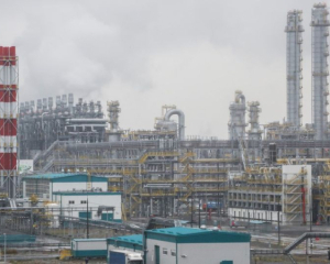 Українські дрони встановили рекорд і вразили НПЗ в Тюмені за 2 тис. км від кордону