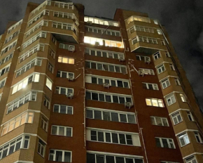 Російська ракета ППО рознесла верхні поверхи будинку у Бєлгороді