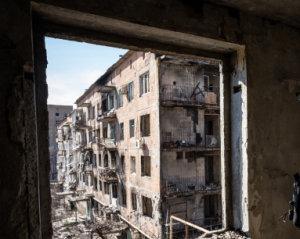 На тлі суцільних руїн - портрети Путіна та Пушиліна. Окупанти зняли ролик про "вдячних жителів" Вугледара