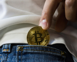 Курс Bitcoin обвалився після заяв Трампа