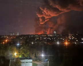 В Донецке вспыхнул пожар после атаки неизвестных дронов