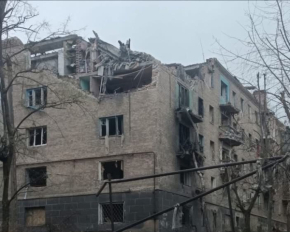 Росіяни скинули бомбу на багатоповерхівку у Костянтинівці