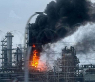 Палають гаманці Путіна. ЗСУ б'ють по російських НПЗ, кремль рятує кишенькових олігархів, а не росіян