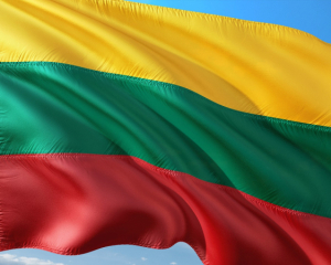 Литва закрывает границу с Беларусью из-за метеозондов