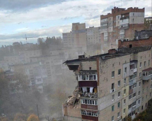 Під завалами будинку у Хмельницькому знайшли тіло жінки