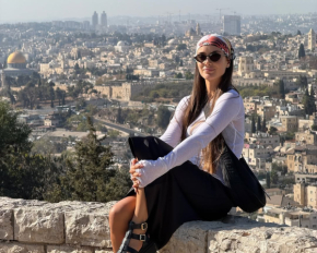 Ксенія Мішина показалась з батьком і сином у Єрусалимі: яскраві фото