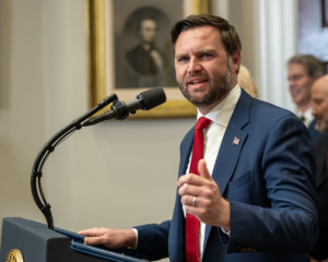 Вэнс признал, что после конфликта с Зеленским контакты между Киевом и Вашингтоном стали более продуктивными.