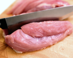 Цены на курятину в Украине могут вырасти из-за атак РФ на энергосистему