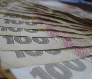 Гривня зміцнилася до долара та євро