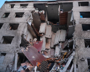 Враг разрушил общежитие в Запорожье, много жертв