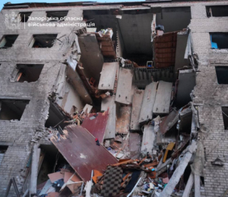 Враг разрушил общежитие в Запорожье, много жертв