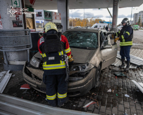 Росіяни вдарили дроном по АЗС у Сумах - багато постраждалих