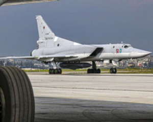 РФ возобновила военные рейсы в Сирию - Bloomberg