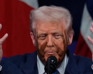 Трамп різко скоротив прийом біженців до США - Reuters