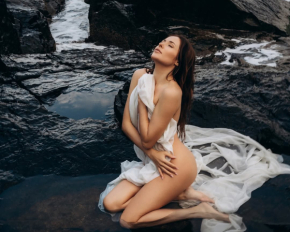 Наталка Денисенко влаштувала дуже відверту фотосесію на узбережжі Чорного моря