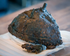 Археологи в Грузії відкрили повний обладунок і шолом елітного воїна