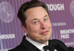 Илон Маск готовит к показу свой первый "летающий автомобиль"