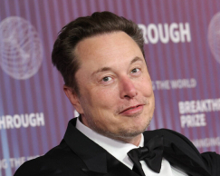 Ілон Маск готує до показу свій перший "літаючий автомобіль"