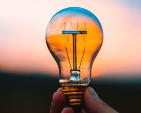 Завтра знову без світла: українцям оголосили нові графіки на 2 листопада