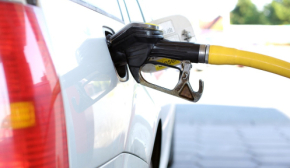 Середня ціна бензину А-95 в Україні знизилася