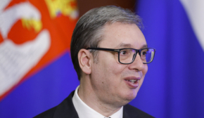 Продати зброю Україні, ліквідувати опозицію, уникнути війни. Що приховує політичний кульбіт президента Сербії?
