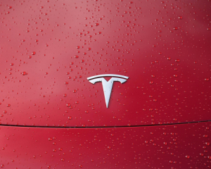 Маск анонсував розробку літаючого автомобіля Tesla